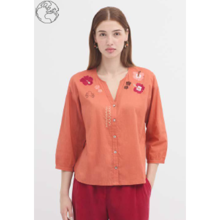  Blusa bordada